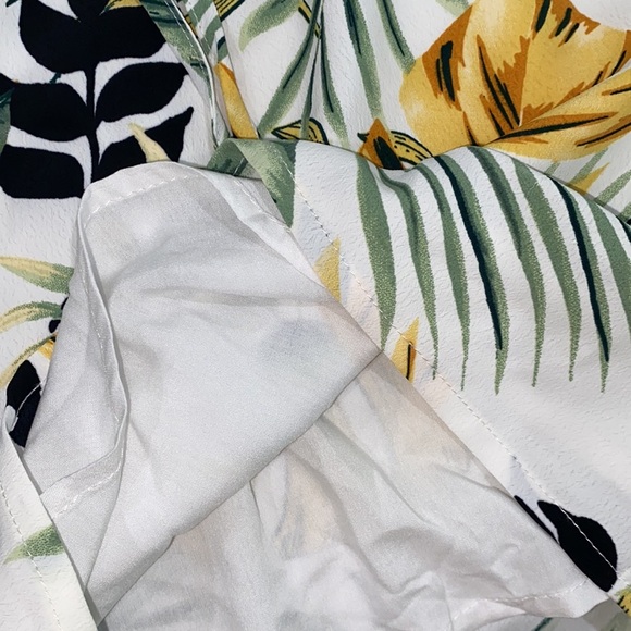 J.O.A floral vacay romper size large - Picture 8 of 12